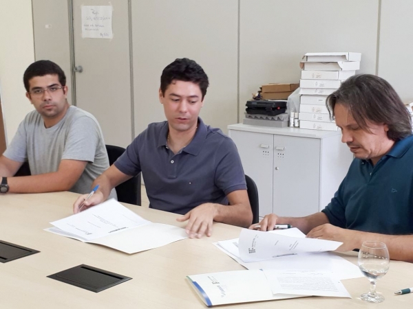 O professor visitante Jo&atilde;o Paulo; o coordenador do projeto, Bruno Ferreira; e o diretor Geral do Polo, Alexandre Pimenta